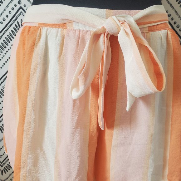 Scalloped bottom double lined shorts - Picture 3 of 4
